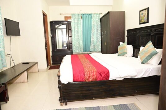 Comfort and Convenience: Krishnayan’s Service Apartment Stay near Danish Kunj, Kolar